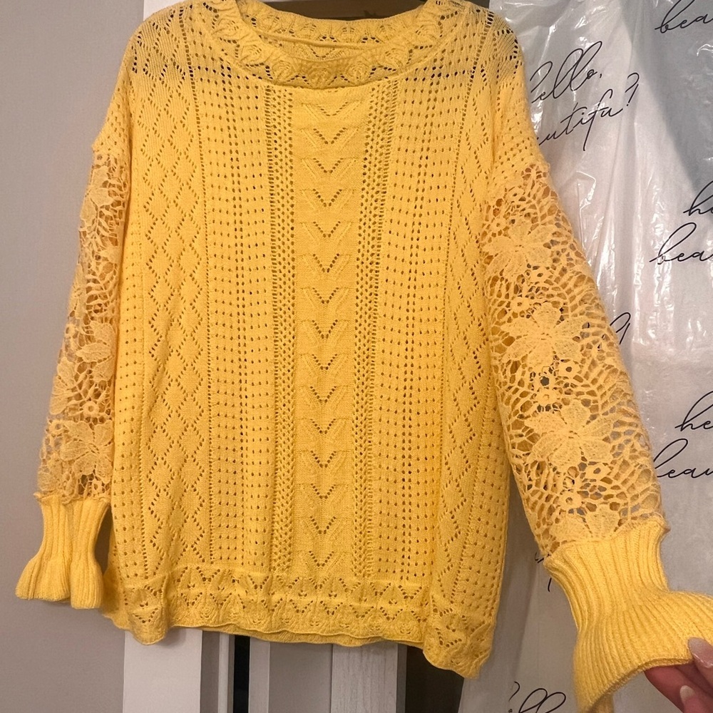 Size-Lg Yellow Lace Knit Sweater flare sleeves